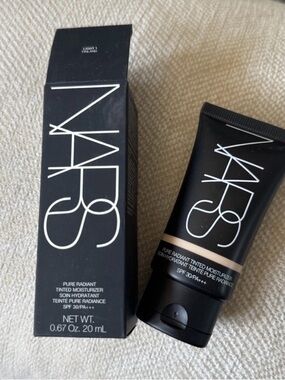 NARS Pure Radiant Tinted Moisturizer - Light 1 (Beige)